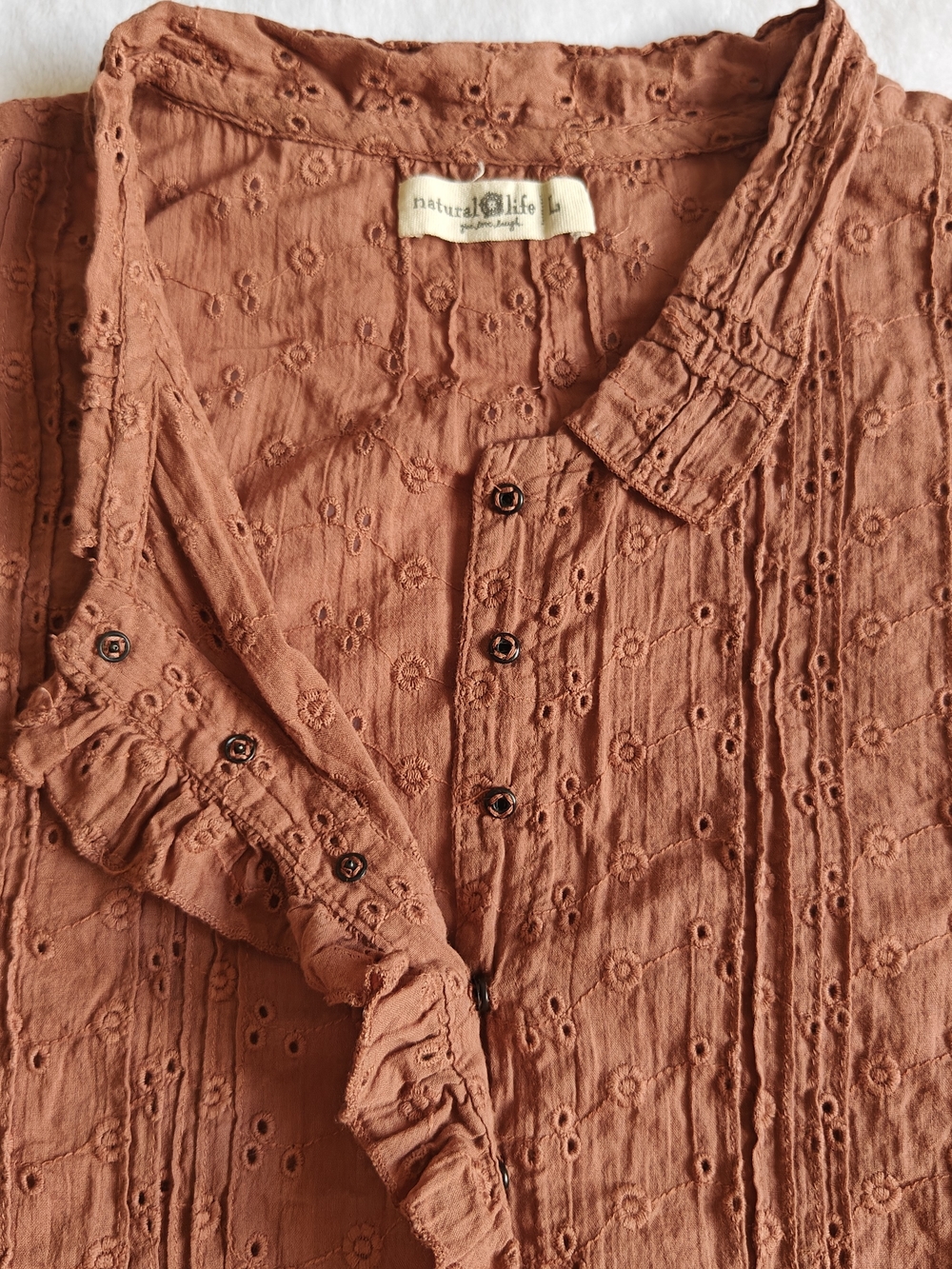 Natural Life Brown/Rust Eyelet Floral Button V-Neck 3/4 Sleeve Blouse Size L